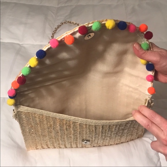 Straw clutch with Pom poms - Picture 2 of 3